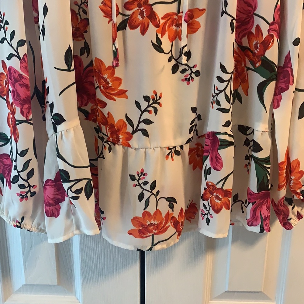 Womens Ruffle Hem Blouse - Picture 3 of 3